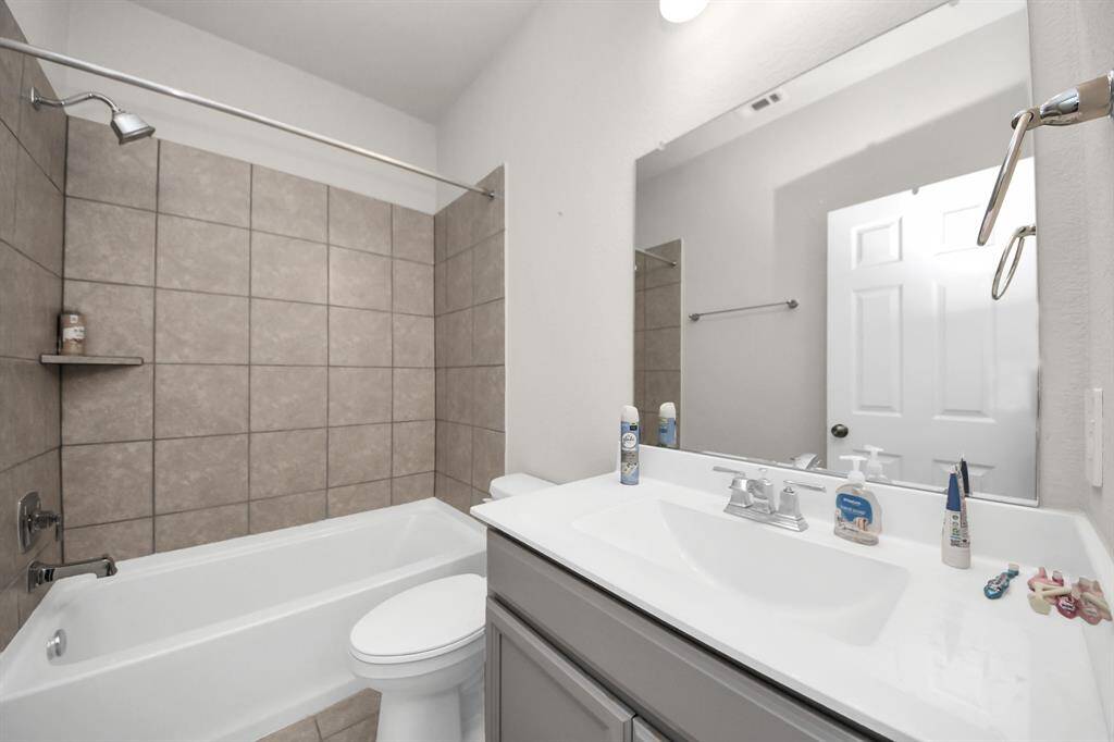 bathroom #3 on 3rd level