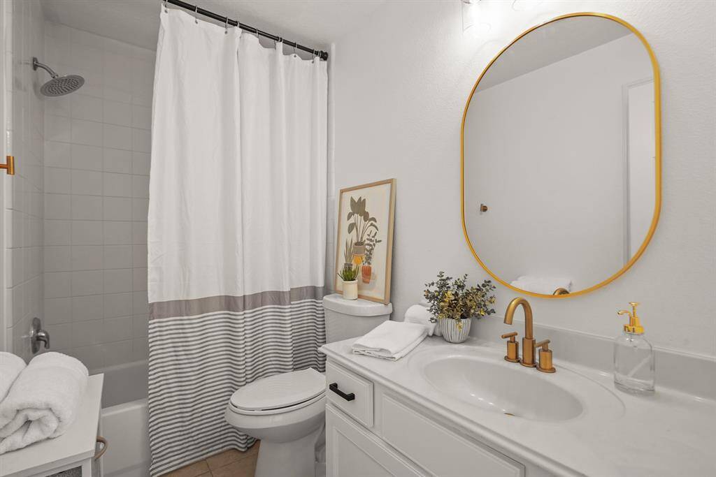 Convenient full bath serving bedrooms 3, 4, and 5.