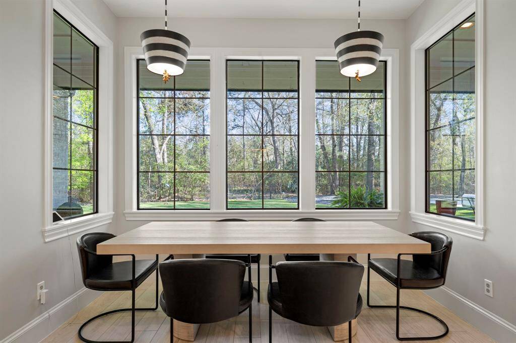 Breakfast room.. drenched in sunlight