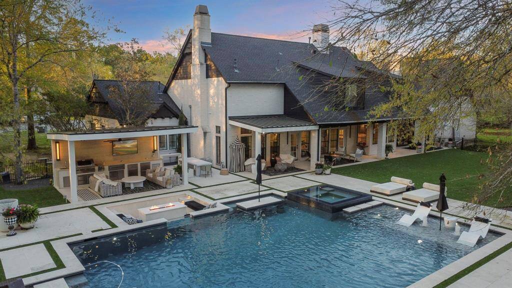 The expansive football field length yard includes a kids playground, 6 hole putting green, separate turf section is beautifully green year round accented by Texas blackstar and limestone rock.