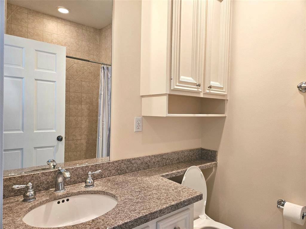 Bed II bathroom