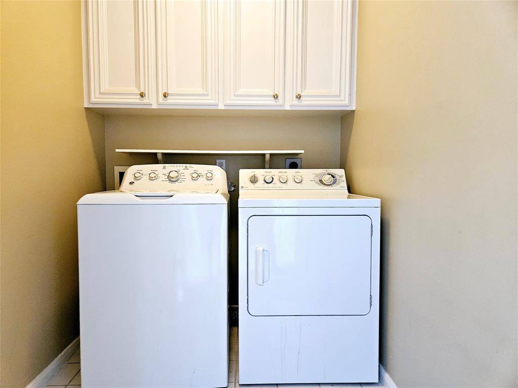 washer & dryer included