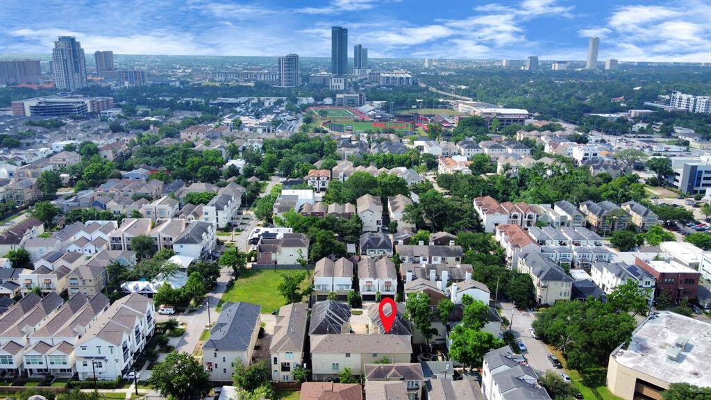 Just minutes from Downtown Houston!