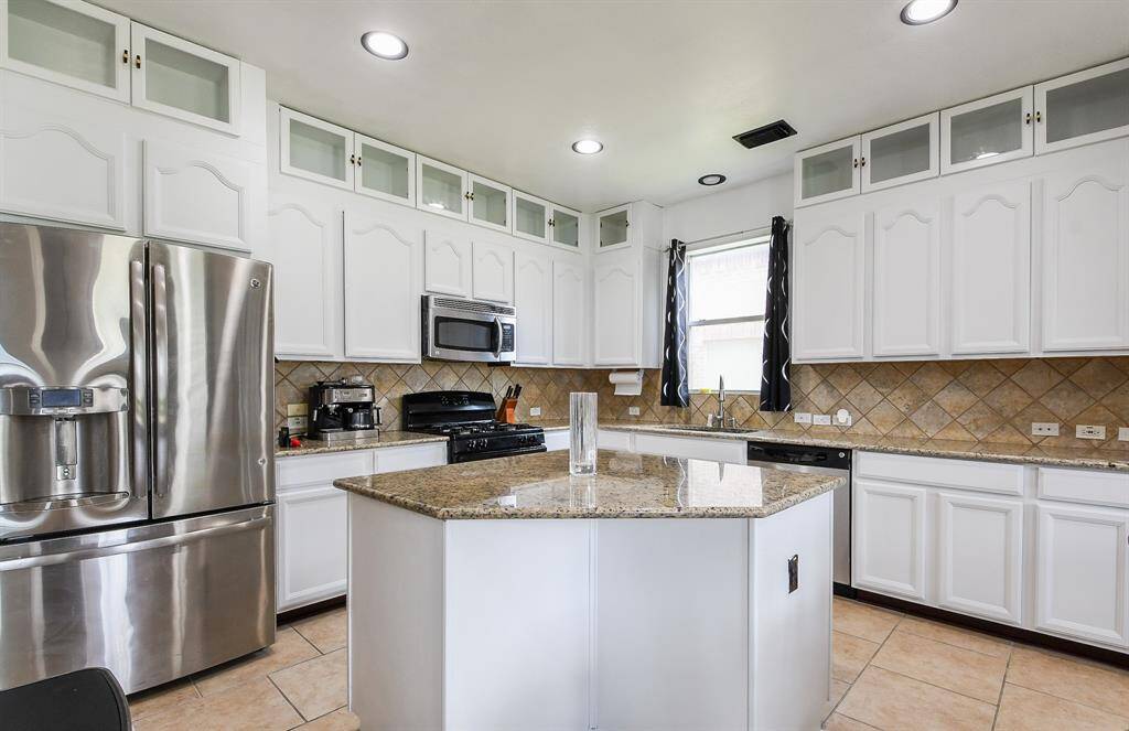 This view is a timeless testimony to the beauty and versatility of the open floor plan design concept, where the most traveled common areas are seamlessly linked.