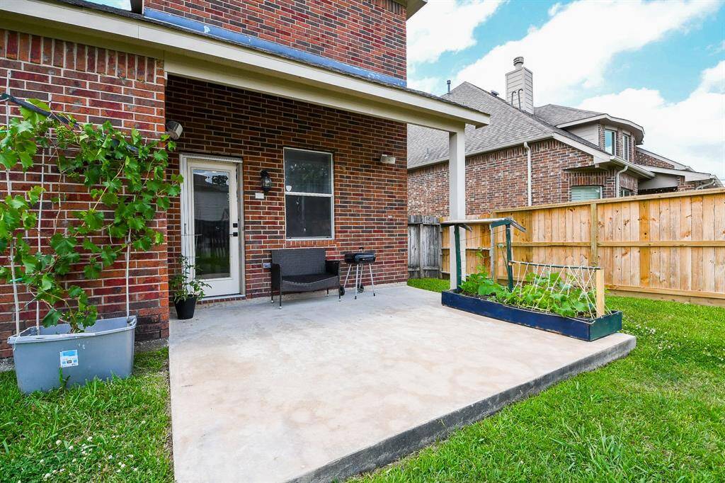 Picture your huge backyard filled with family and friends celebrating your new home!