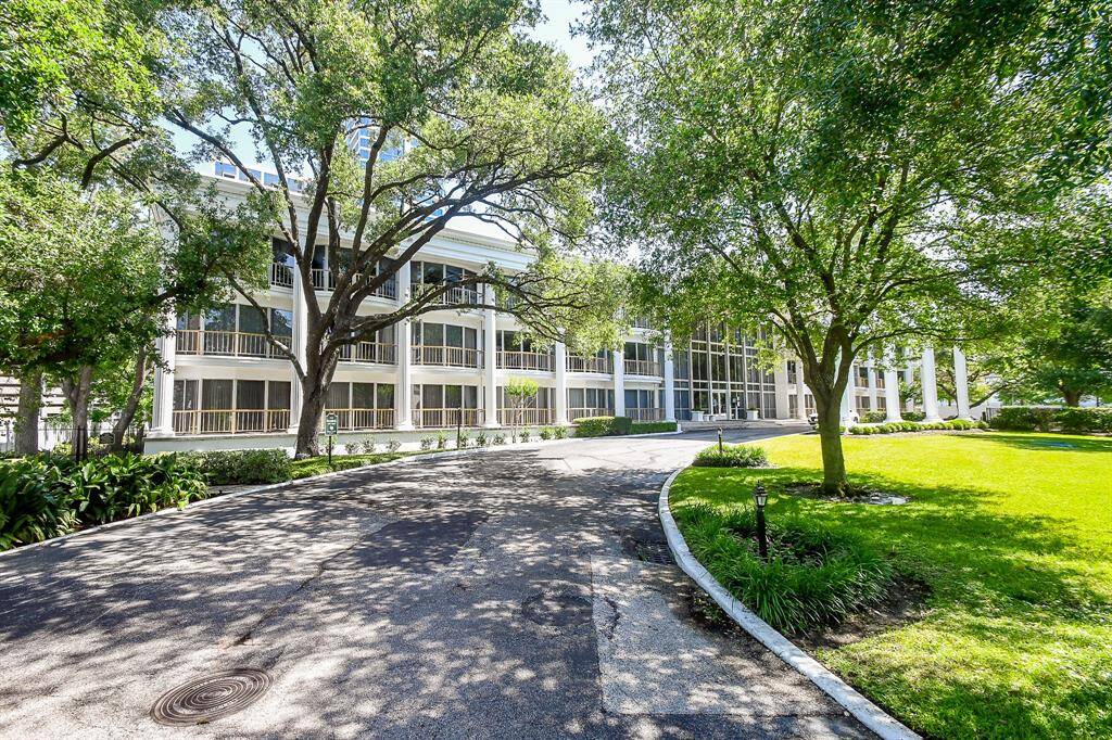 Welcome Home to 5050 Ambassador Way! Your 3rd floor 3 Bedroom unit awaits you!