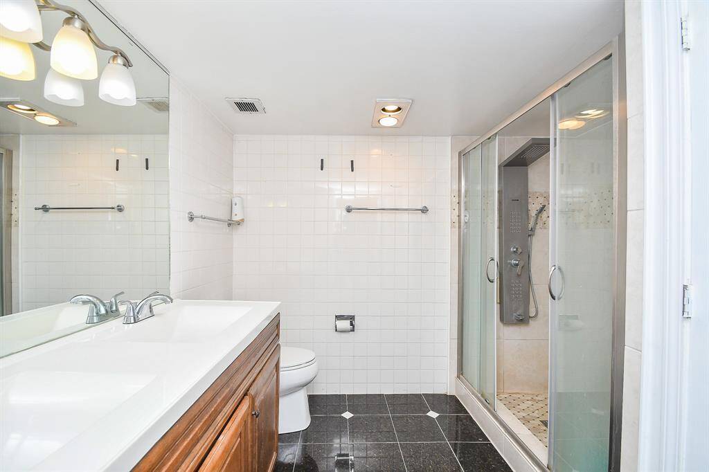 Beautiful Primary Bathroom!