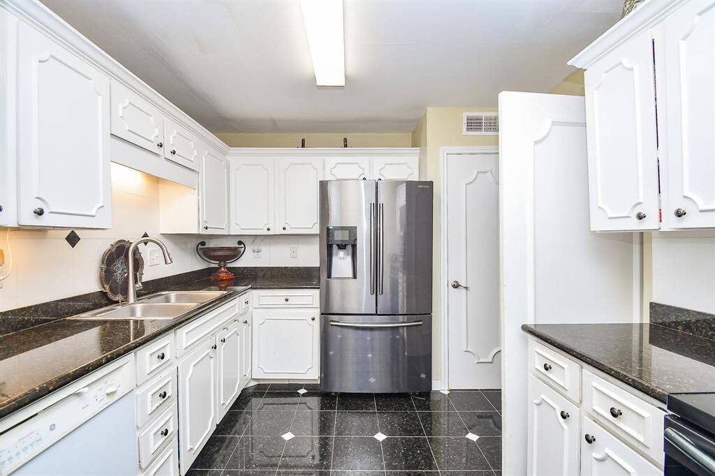 Ample Cabinet and Counter Space!
