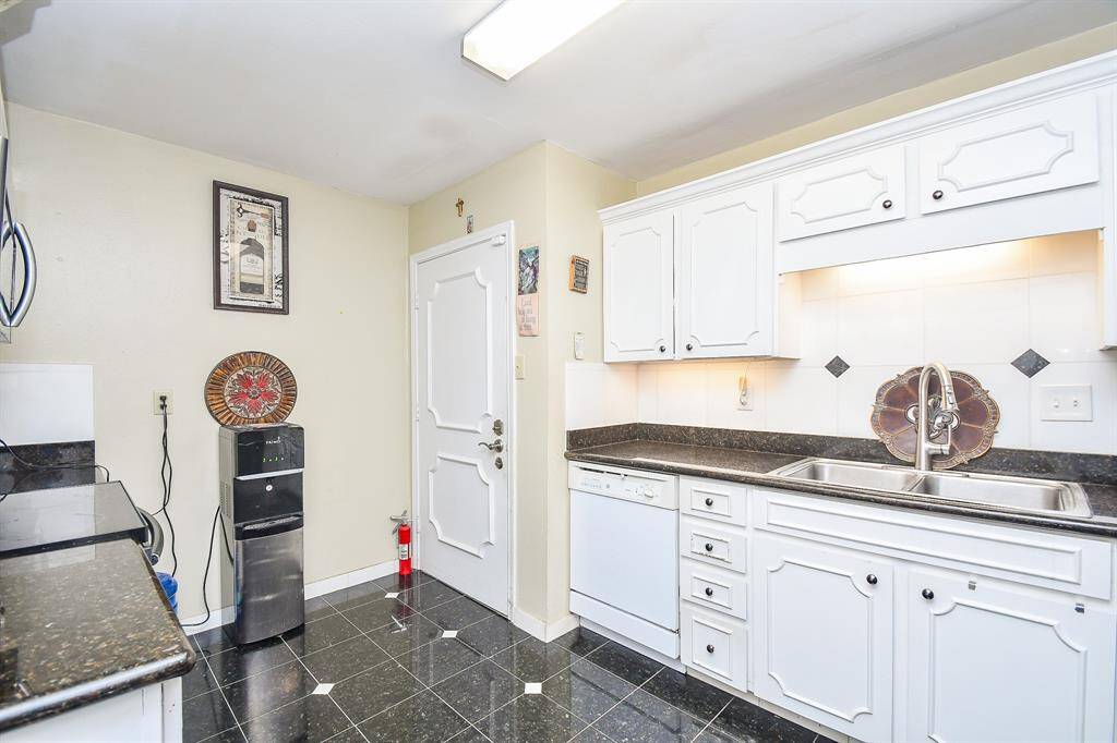 Kitchen offers easy access to the Hallway as well as the Dining Room!