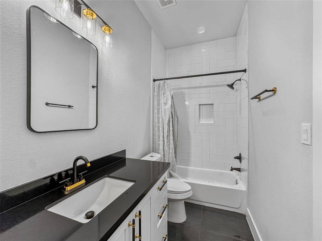2nd Bathroom with Bath-tub