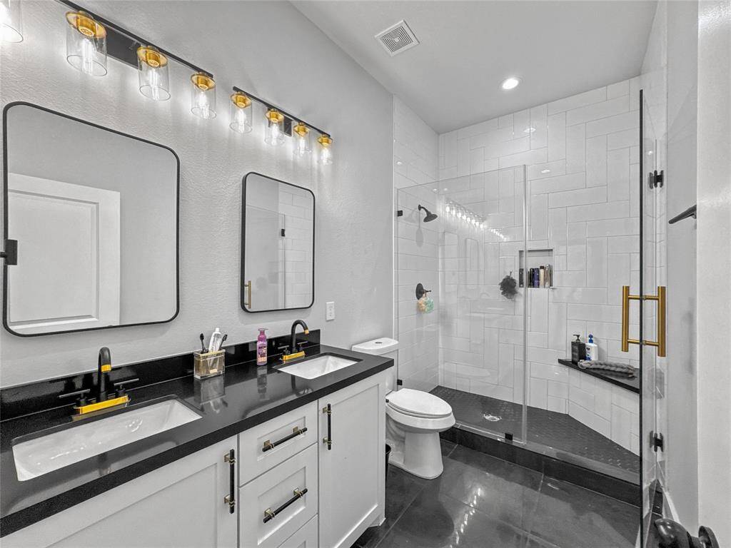 Principal Bathroom