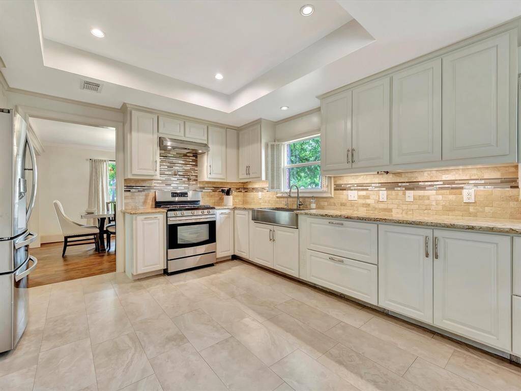 Massive and open kitchen