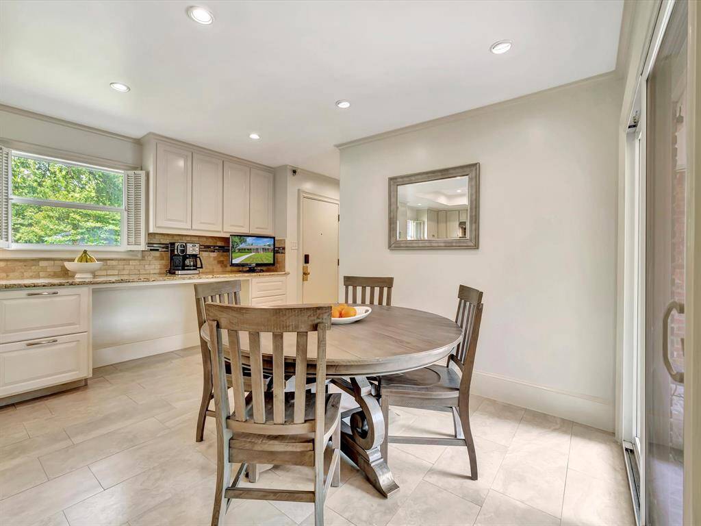 Breakfast Room