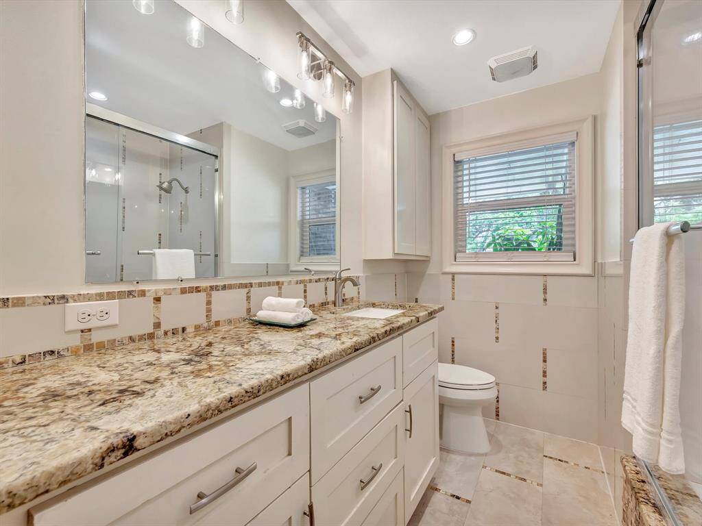 Fully remodeled guest bathroom