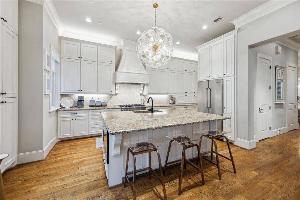 Breakfast table or dining room space, the options are there for you to choose from.