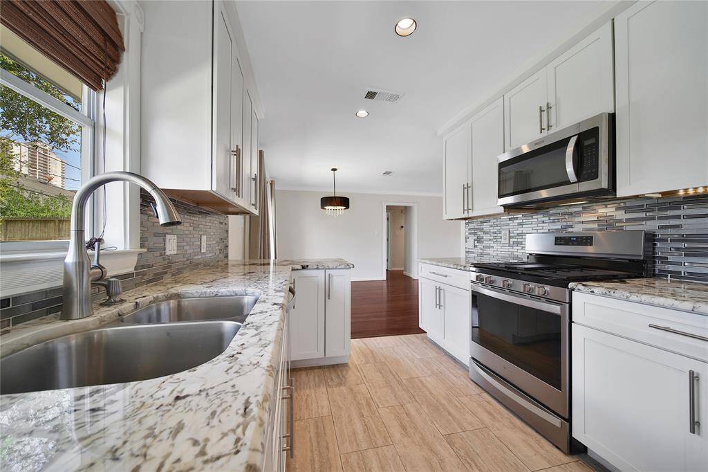 GRANITE COUNTER TOPS