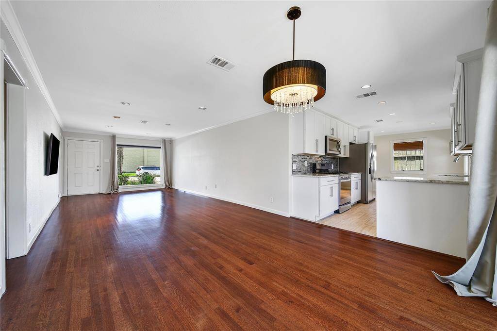 DINNING / LIVING OPEN AREA