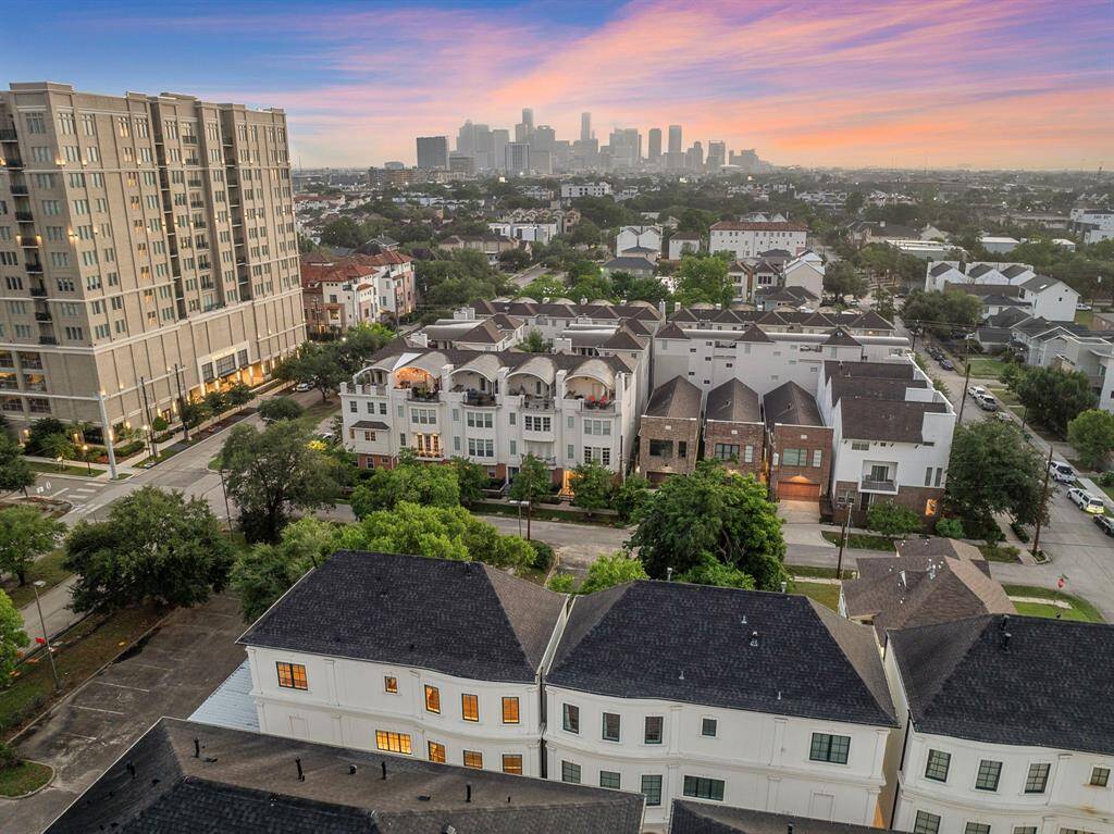 The property's prime location delivers effortless access to Downtown, lush nearby parks, and vibrant Houston amenities, blending luxury, privacy, and convenience for sophisticated lock-and-leave living.
