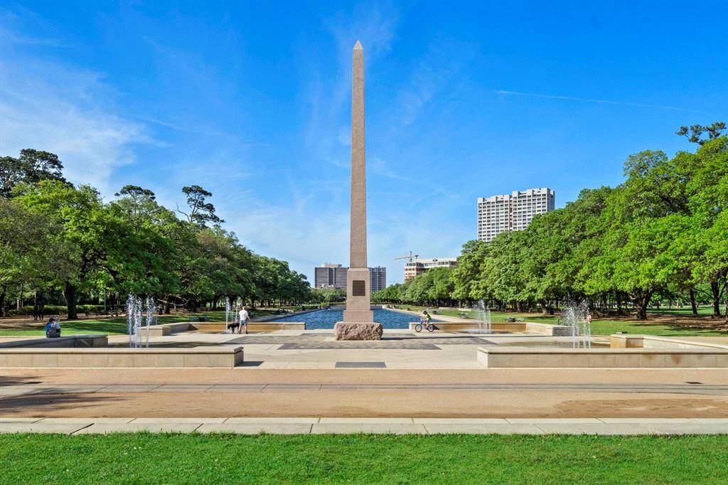 The iconic Hermann Park Reflection Pool and obelisk offer a stunning green oasis moments from Calumet Jackson Terrace. Surrounded by tree-lined lawns, tranquil fountains, and scenic walking paths, this premier amenity invites both relaxation and recreation in the heart of Houston.