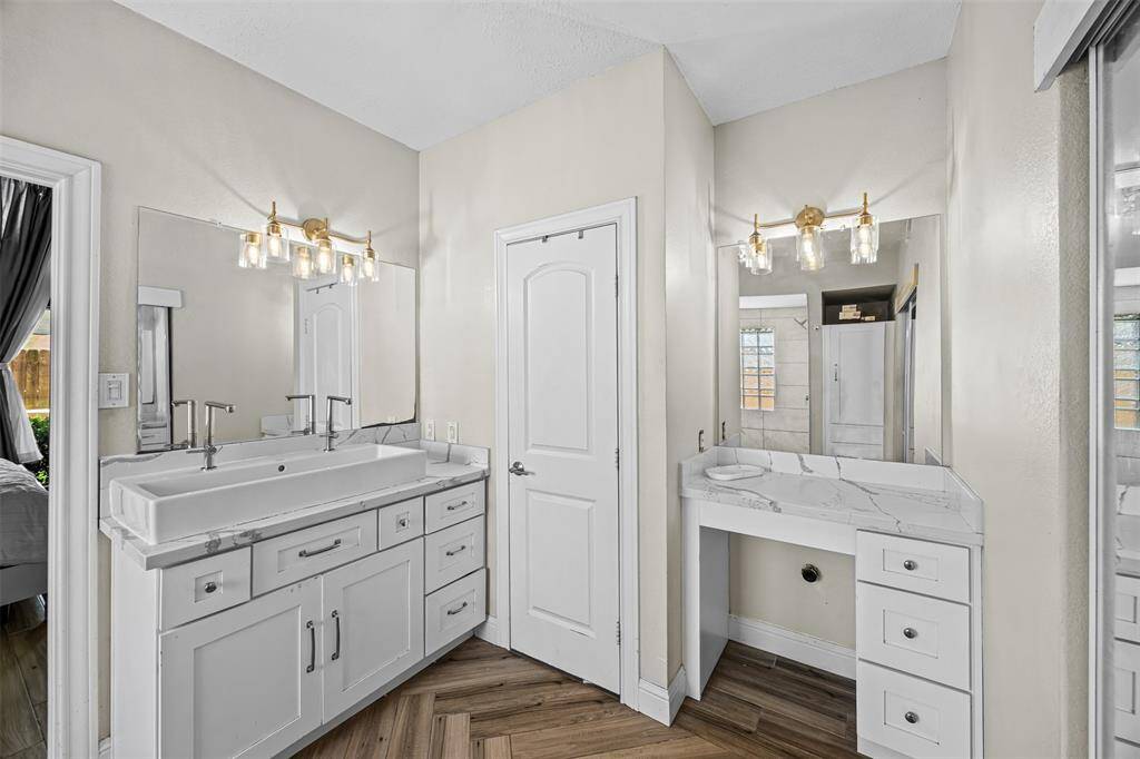 HIs and Hers sinks and vanity space