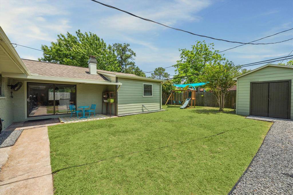 5711 Nina Lee Lane sits on a 7200 square foot lot just minutes from HWY 290, Loop 610, the Galleria, Memorial Park, The Heights, Downtown Houston, etc. 5711 Nina Lee Lane is NOT in a flood zone and the home has NEVER flooded.