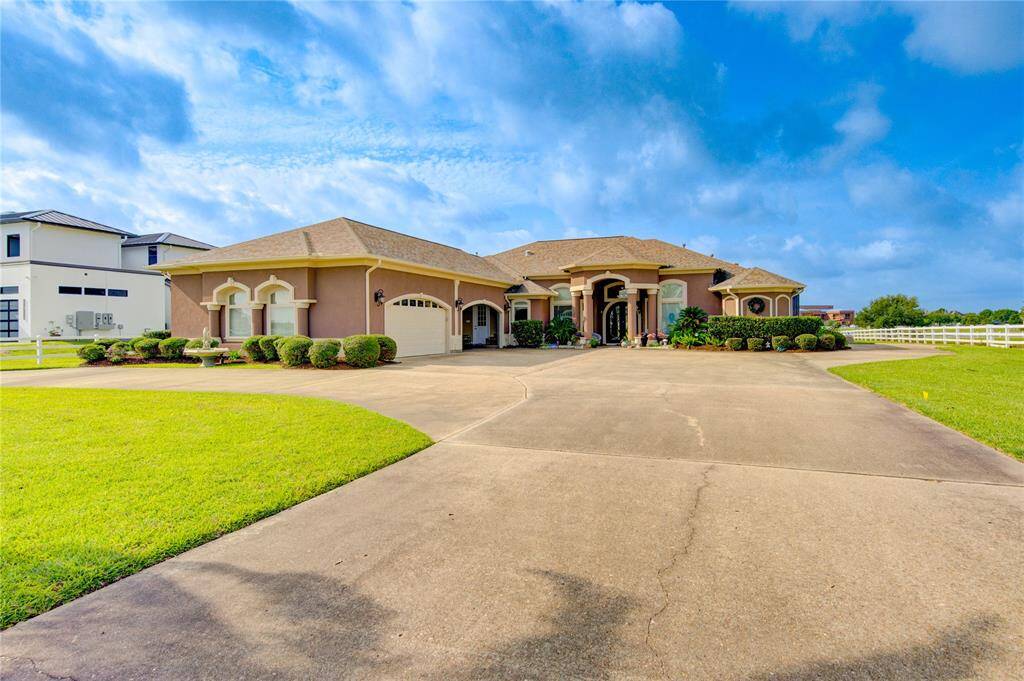 huge circle driveway