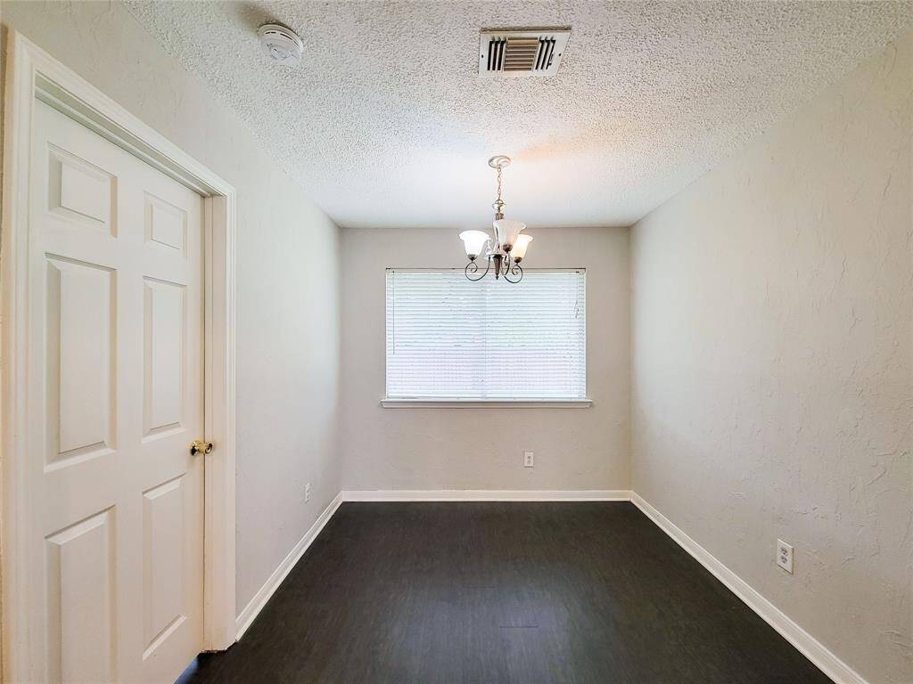 Breakfast room which is open to kitchen