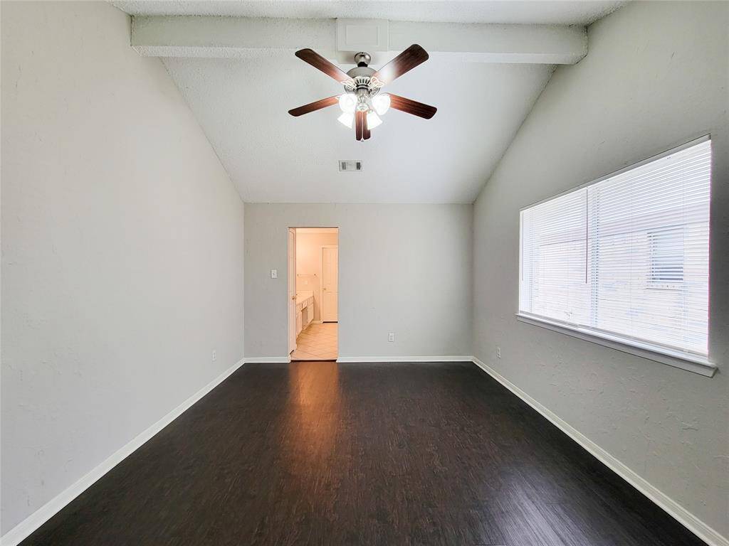 Vaulted ceilings in primary bedroom