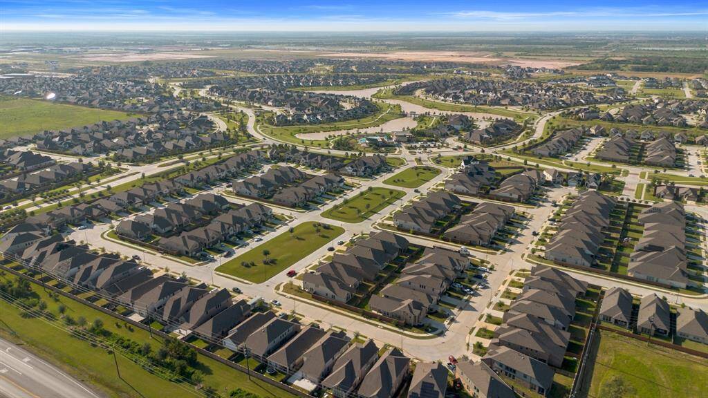 Aerial of Elyson showcasing street layout, greenbelts, and community planning.