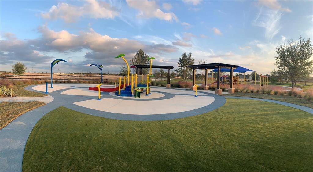 Elyson’s splash pad and water play area for endless family fun.