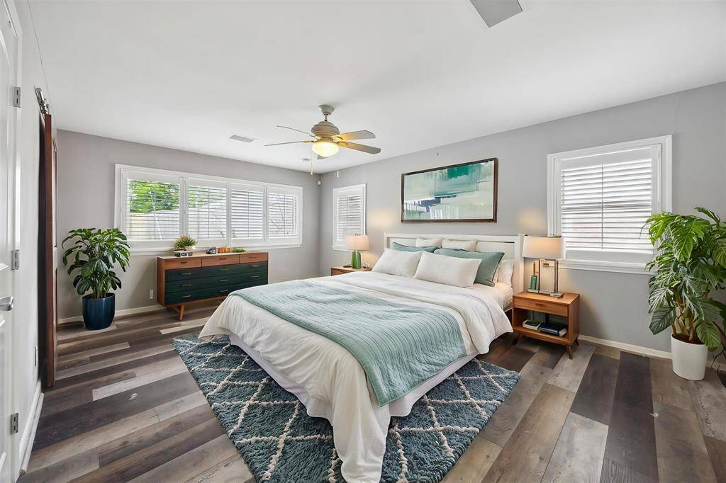 The primary bedroom overlooks the pool, has an en suite bathroom, two walk in closets, and a linen closet. Plenty of storage.