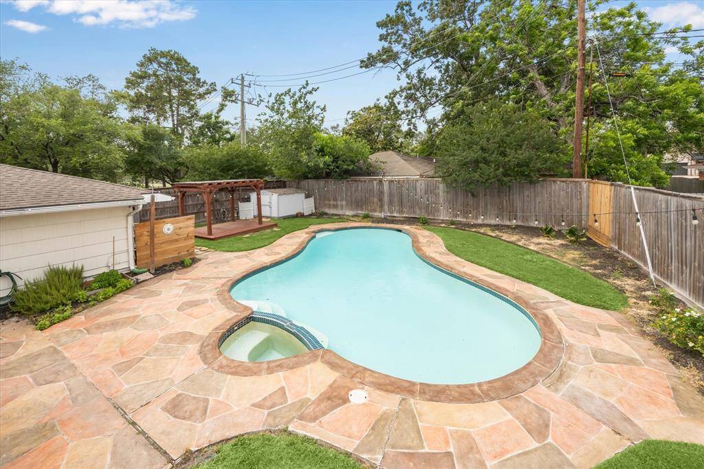 The backyard is so spacious and fully fenced. You can add the furniture you desire without having to scale down.