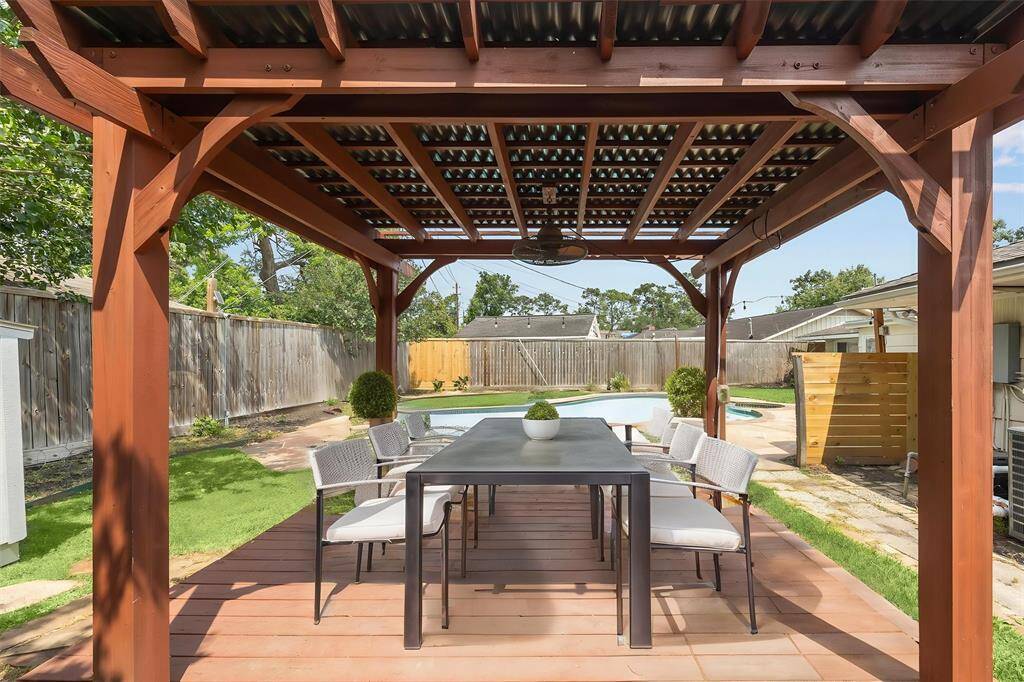 The pergola ready for seating or dining. You can make it your own.