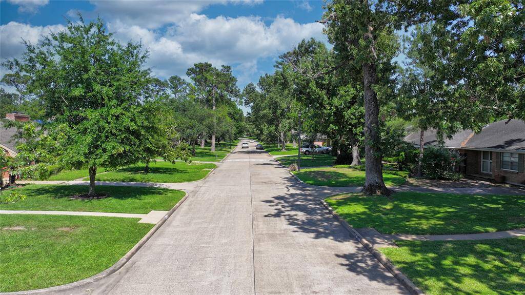 Afton Village is a 258-home Houston neighborhood in the Spring Branch area of northwest Houston. Located five minutes from The Galleria area and about ten minutes from both Downtown and The Energy Corridor, its close-in location and proximity to Houston’s popular Memorial Park make it a popular residential destination. The heavily-wooded neighborhood was developed in the late 1950s and continues to be one of the most desirable and best-kept secrets in the city. This is Hartland.