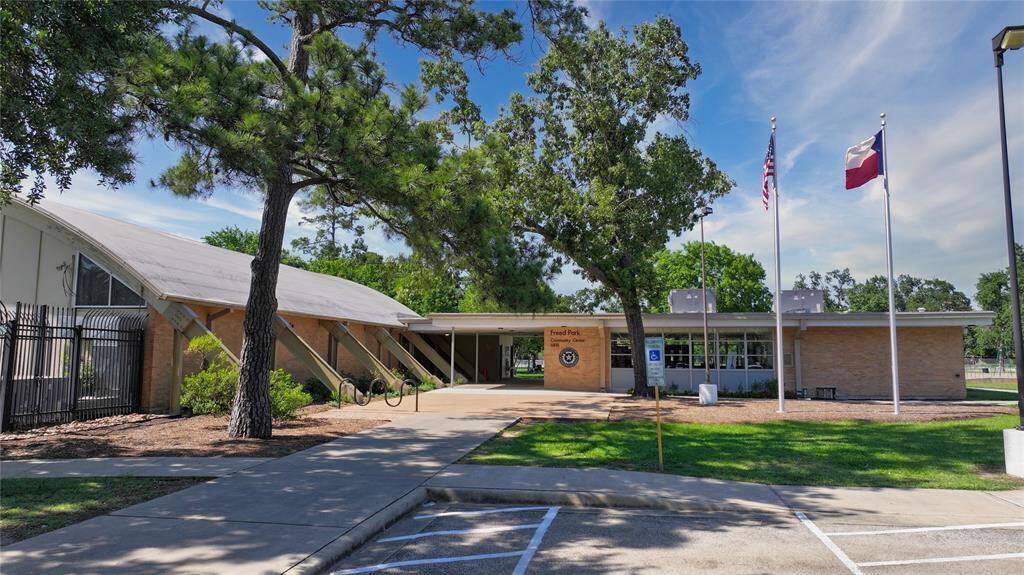Freed Park is within walking distance to Afton Village, the home's neighborhood, Freed Park is an excellent community park boasting two baseball backstops, six benches, a drinking fountain, picnic tables, a playground, a shade pavilion/canopy, two soccer goals, and a volleyball court.
