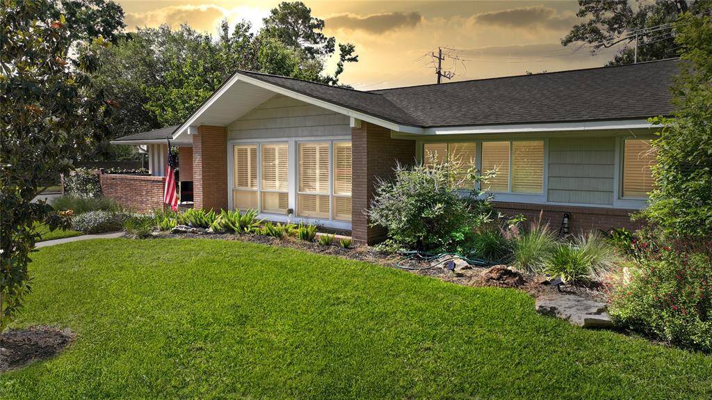 Tired of stairs? This ranch style home has a beautiful pool and an extra sunroom and sitting room, in addition to the family room. If you wanted an office it would not take up any extra space, these extra spaces are approximately 18'x13'(front sitting room) and 27'x11'(sun room), that is alot of space to make the home your own.