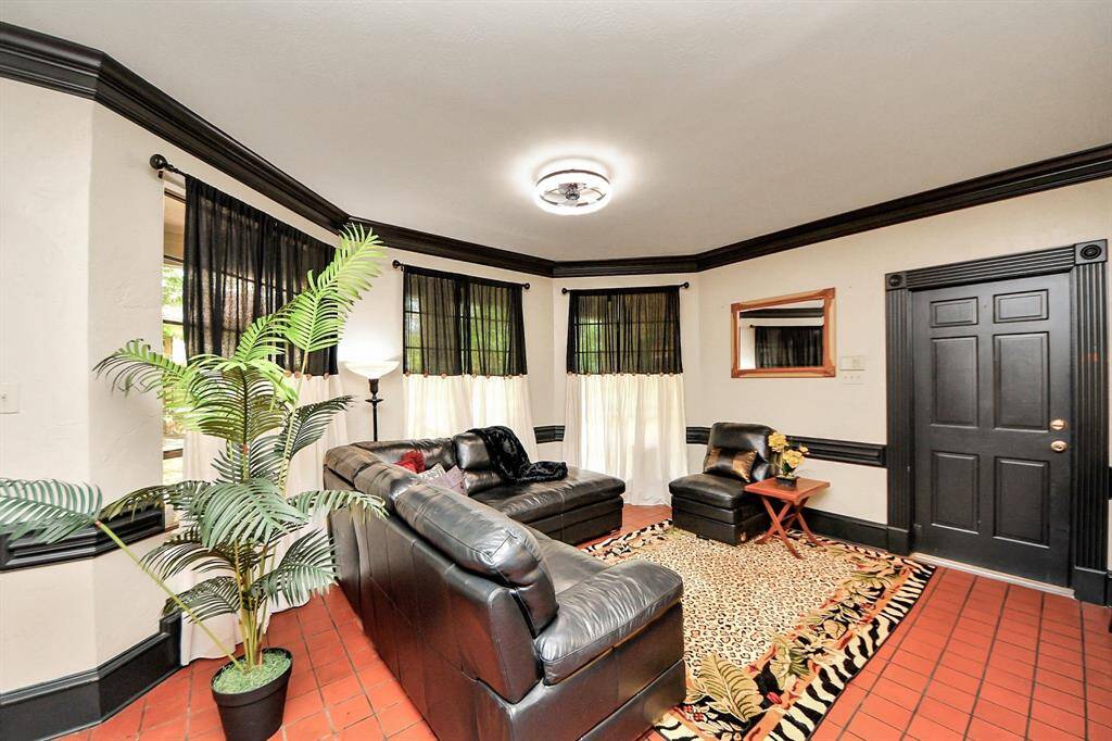 A warm breakfast nook, flex room or family room sits off to the side of the kitchen at the back of the home.