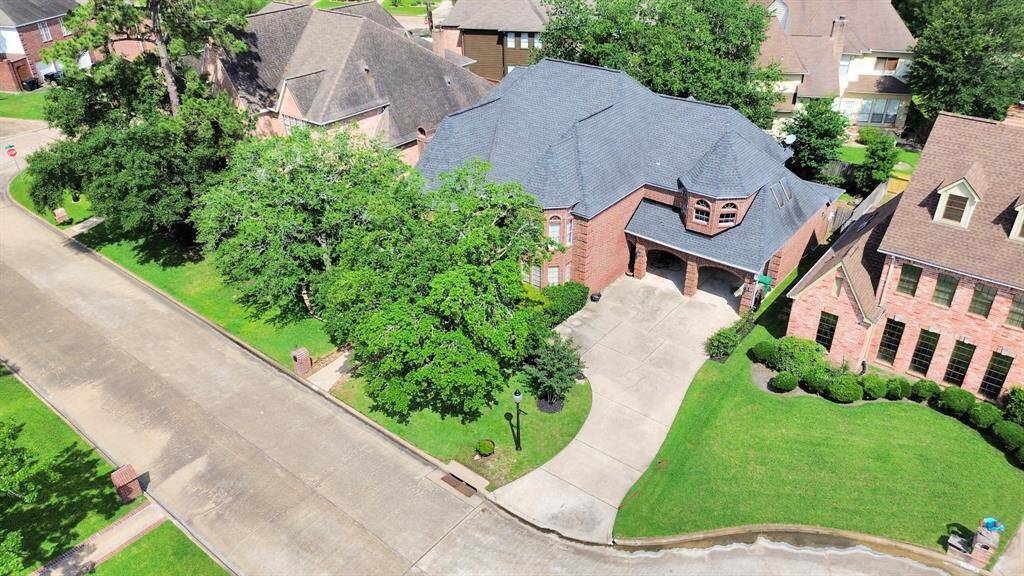 This expansive culdesac lot is 9150 square feet! The extended driveway offers a ton of extra space for parking, family parties and more.