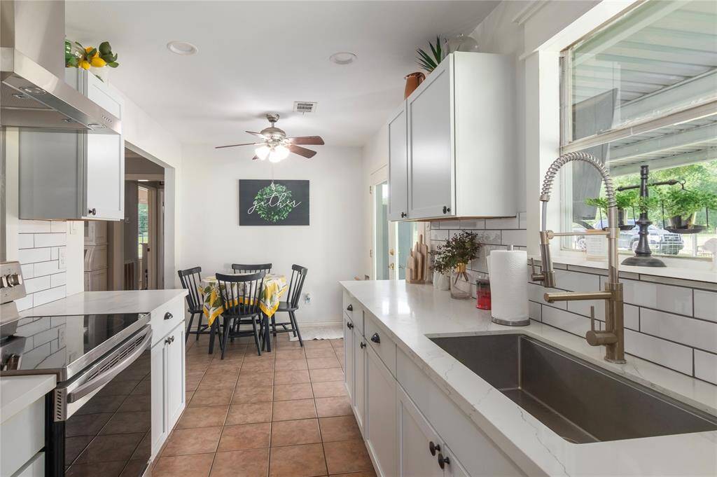 Charming galley kitchen.
