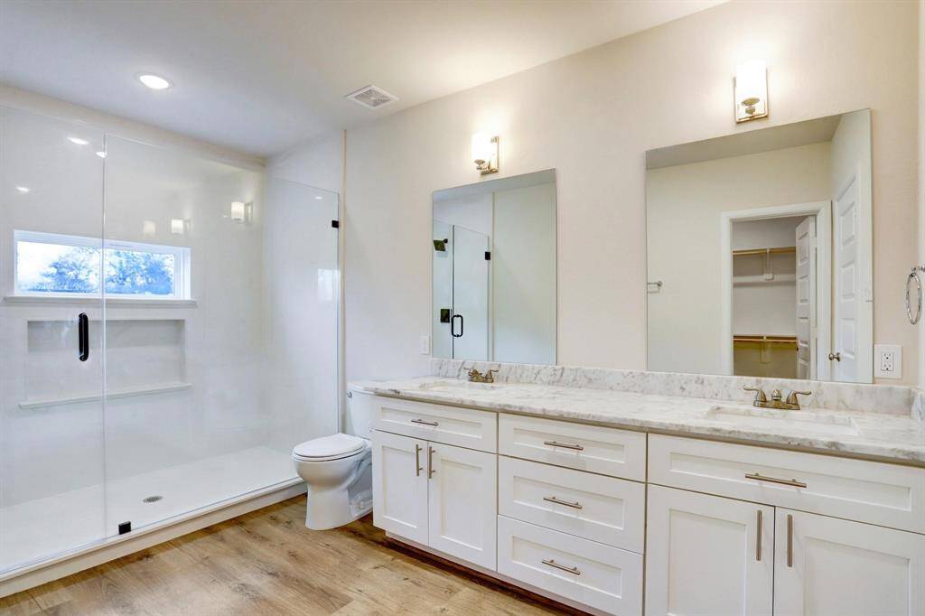 Modern kitchen featuring classic Shaker-style cabinets and sleek Black Forest 3 cm granite countertops.