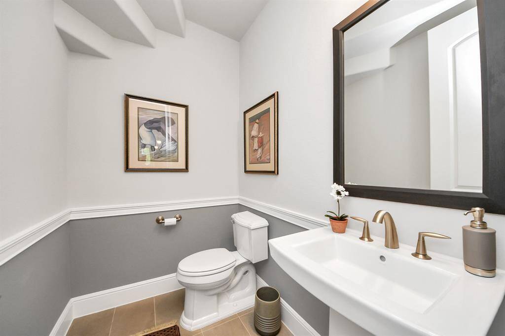 Another view of the En-Suite bathroom