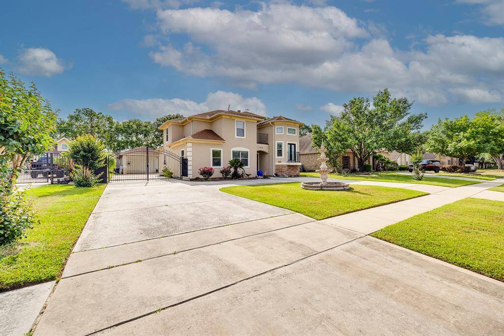 Spacious driveway allows easy entry and exit without reversing—convenient layout for multiple vehicles and added safety.