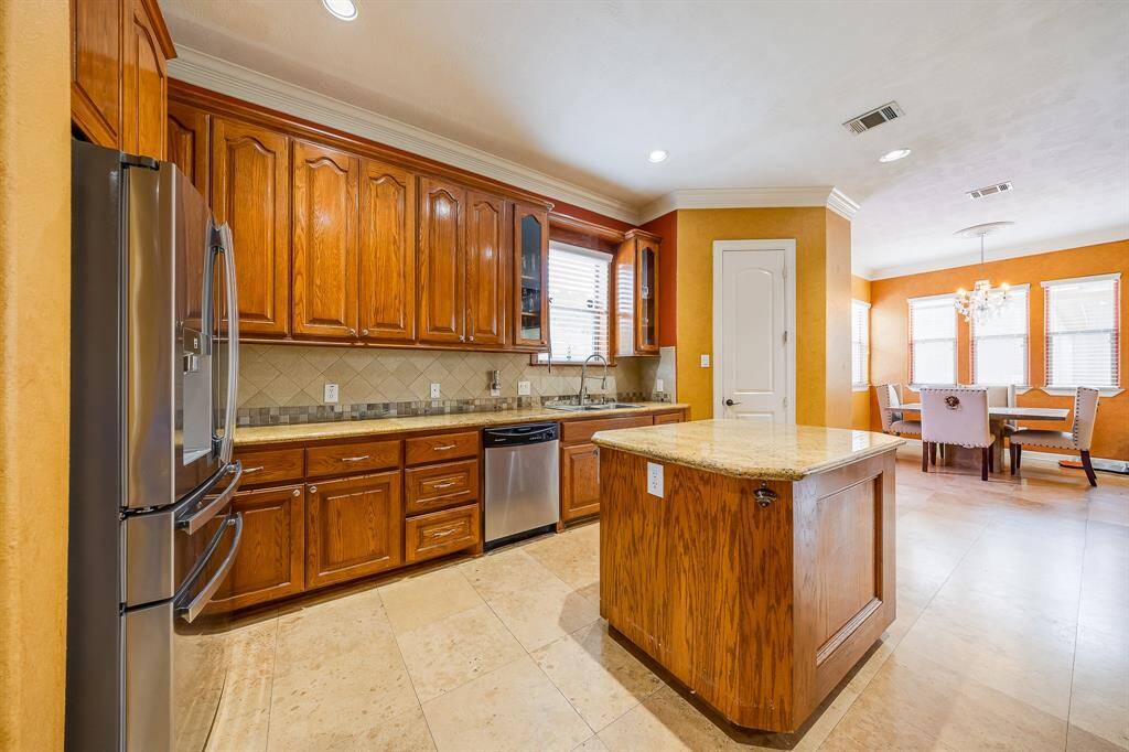 Wood-like finishes in the kitchen offer a rustic yet modern charm, combining style with functionality.