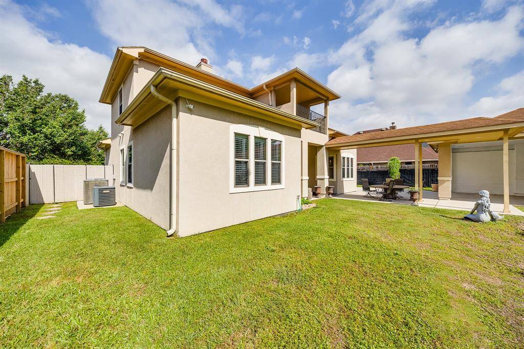 Expansive green space in the backyard, perfect for play, gardening, or relaxing in a peaceful outdoor setting.