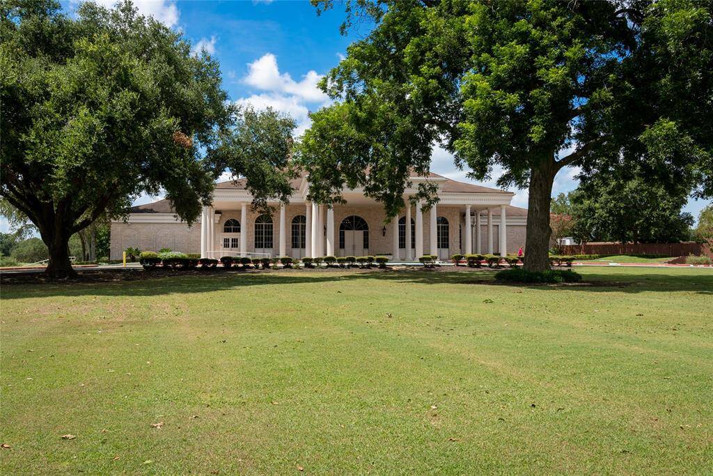Sugar Creek Country Club, memberships available.