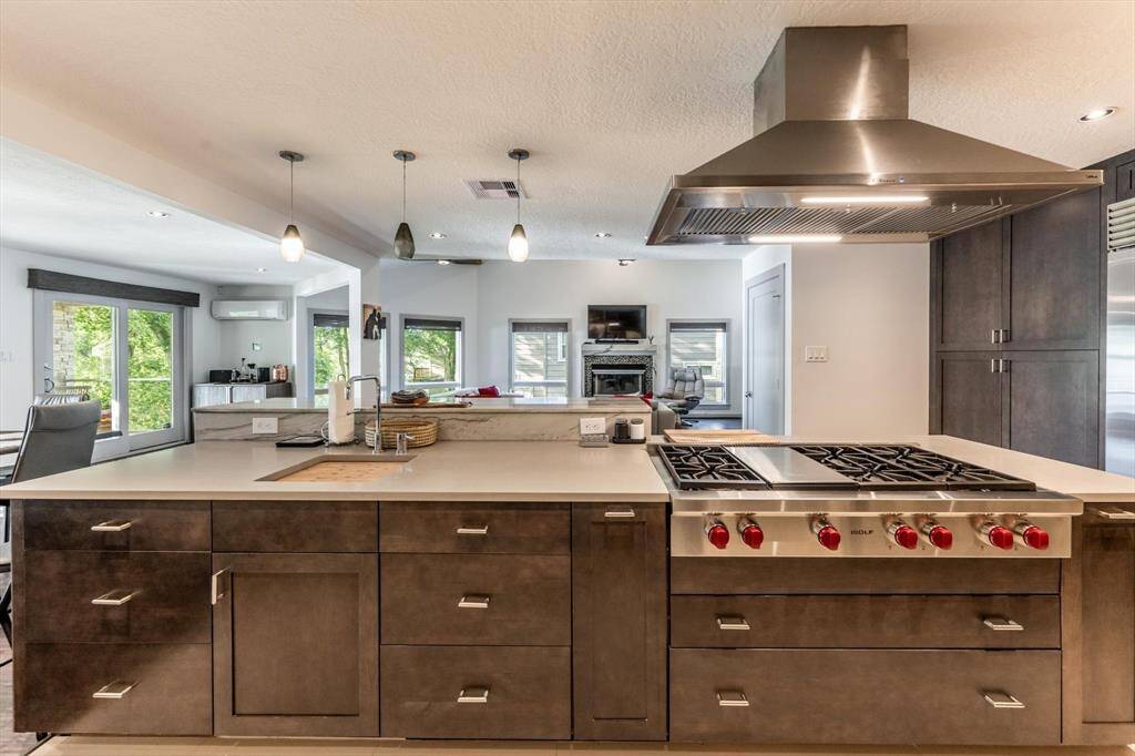 Wow! This kitchen is sure to excite even the most discerning of home chefs.