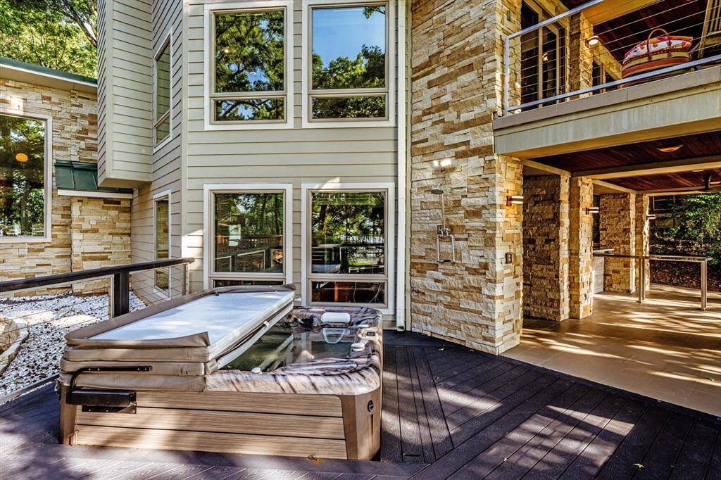 Luxury meets relaxation. Relax in the hot tub and take in the lake views while birdsong, sounds of the lake waves and lake breezes surround you.