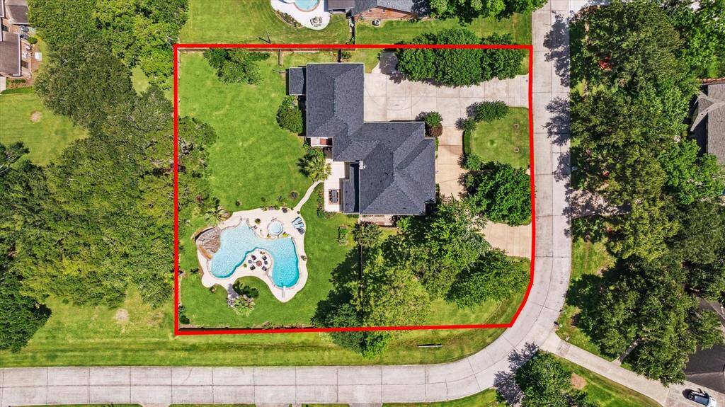 This shows your corner location off Evergreen that connects to Sunset and Castlewood, a few minutes from FHS. You have a huge driveway with a circle drive to offer the most convenience. There's room for a playset or to play ball.