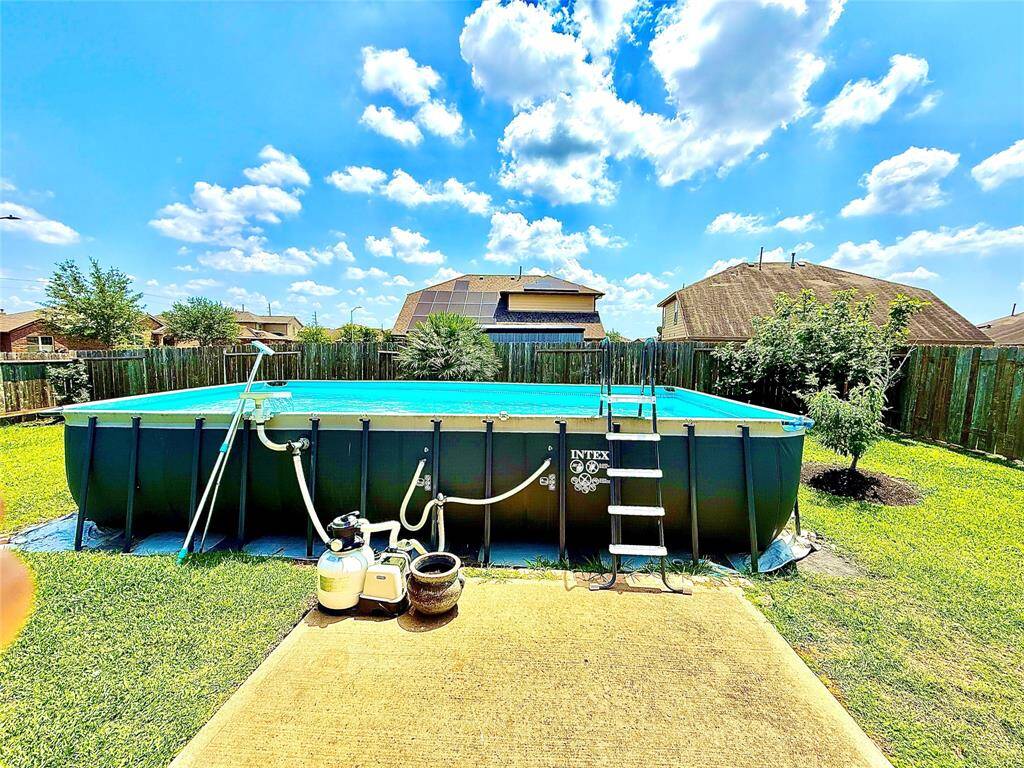 Above Ground Pool with Filter