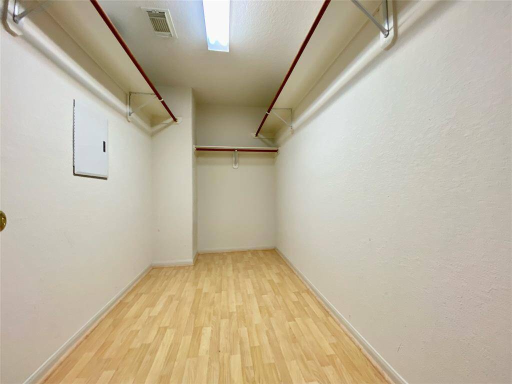 walk in closet
